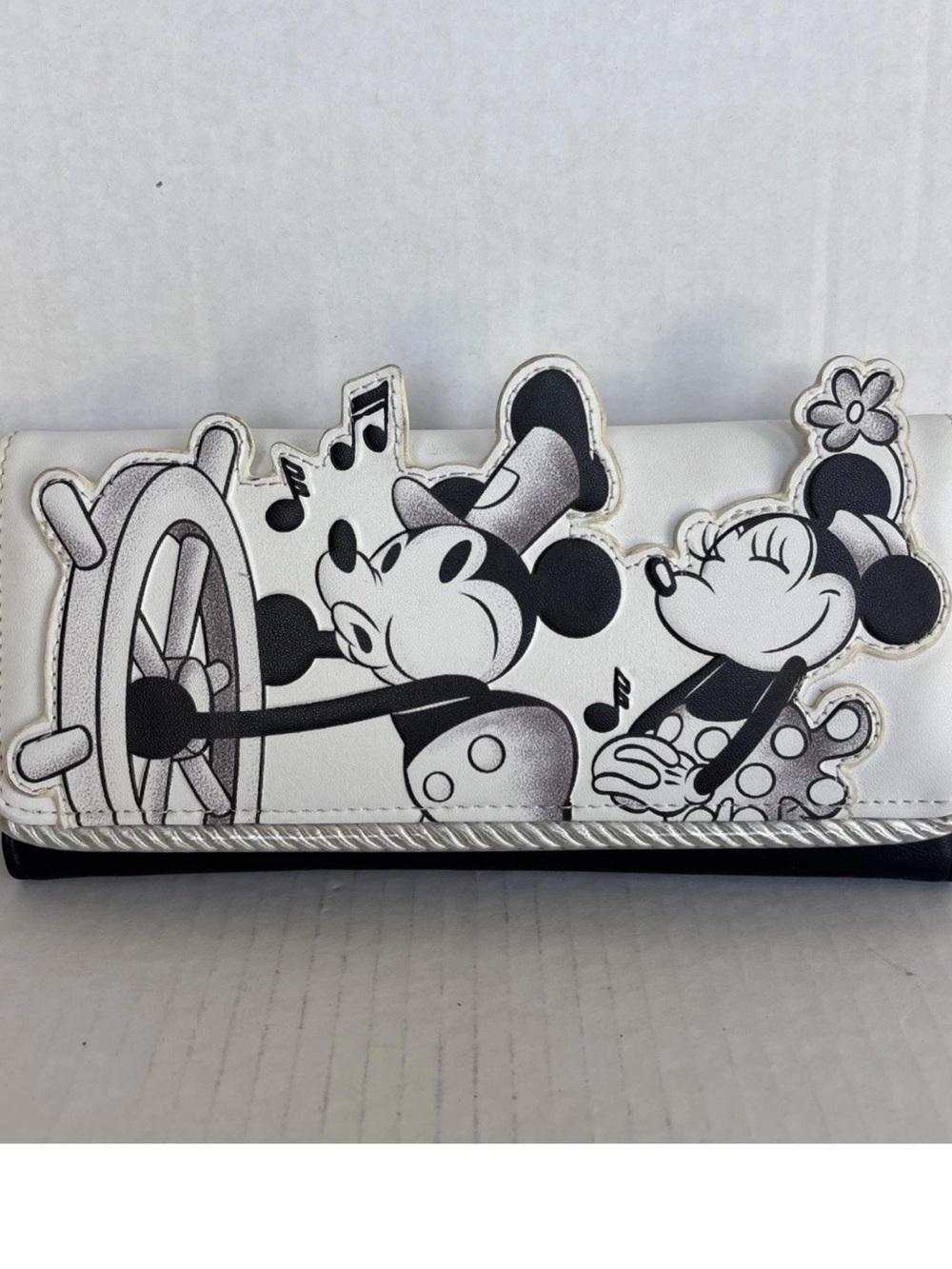 NWOT Loungefly Disney Mickey Mouse
Steamboat Willie Music Cruise Flap
Wallet